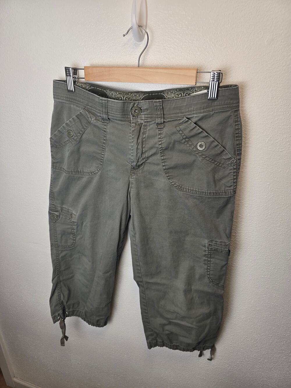 Anna Kaci Womens 6 Olive Cargo Capri Pants Y2K Utility Drawstring Cropped